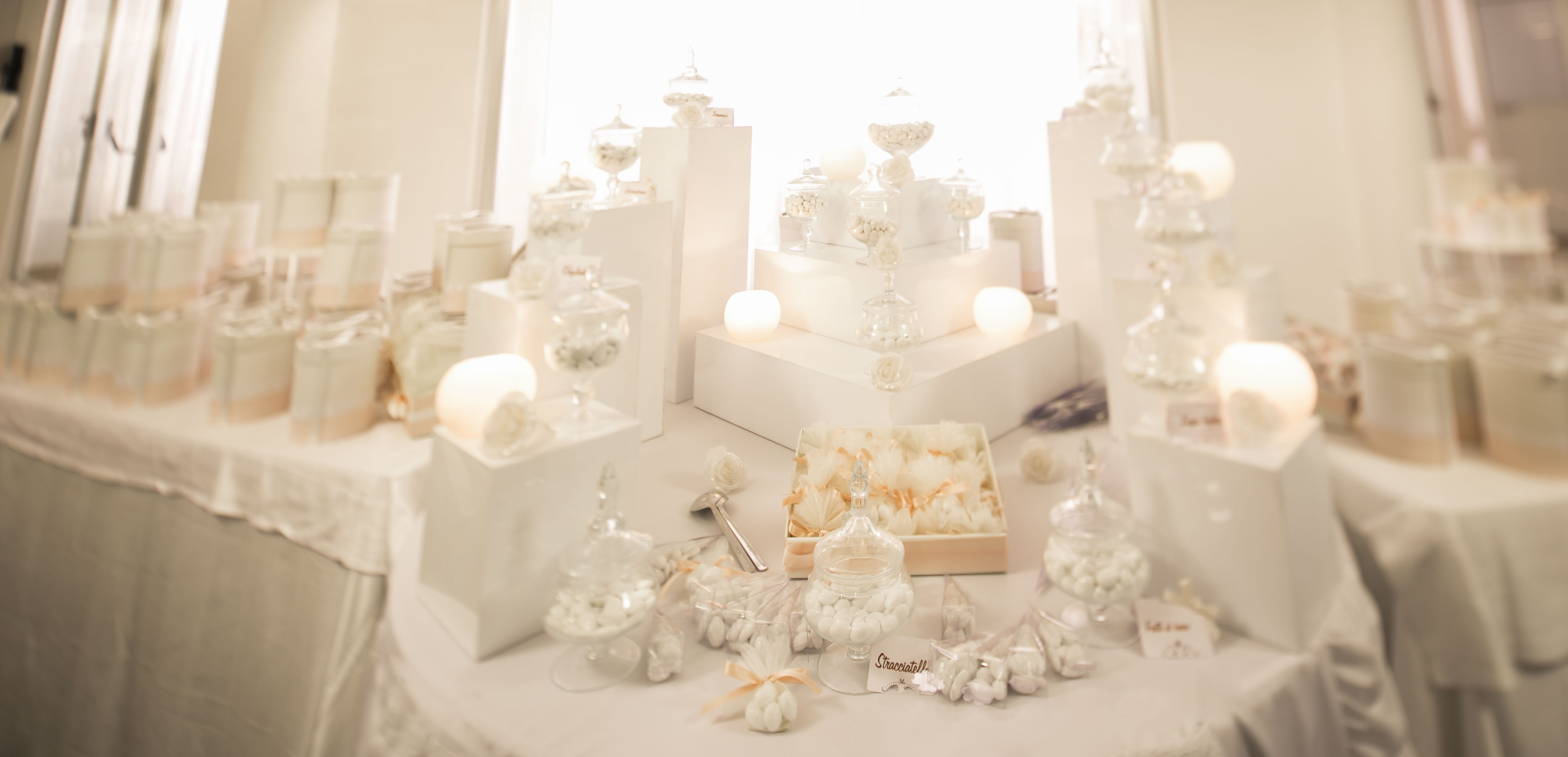 Confettata Luminosa Ed Elegante Di Un Matrimonio In Spiaggia A Napoli Sohal