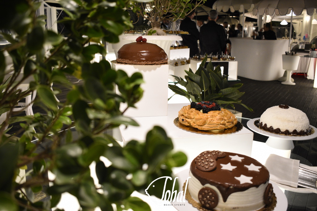 buffet dei dolci al matrimonio in spiaggia